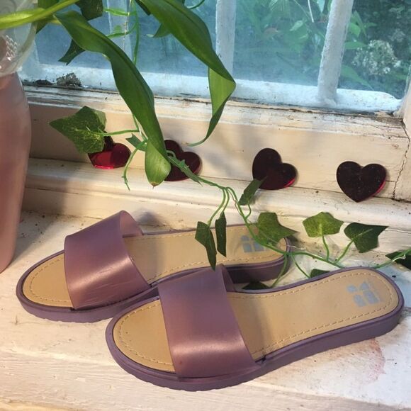 Lilac Slides  - Picture 2 of 4